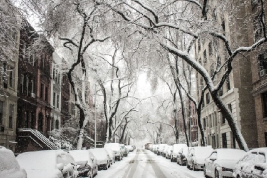 10 Tips For Your Winter Survival Kit: Surviving a Snowstorm